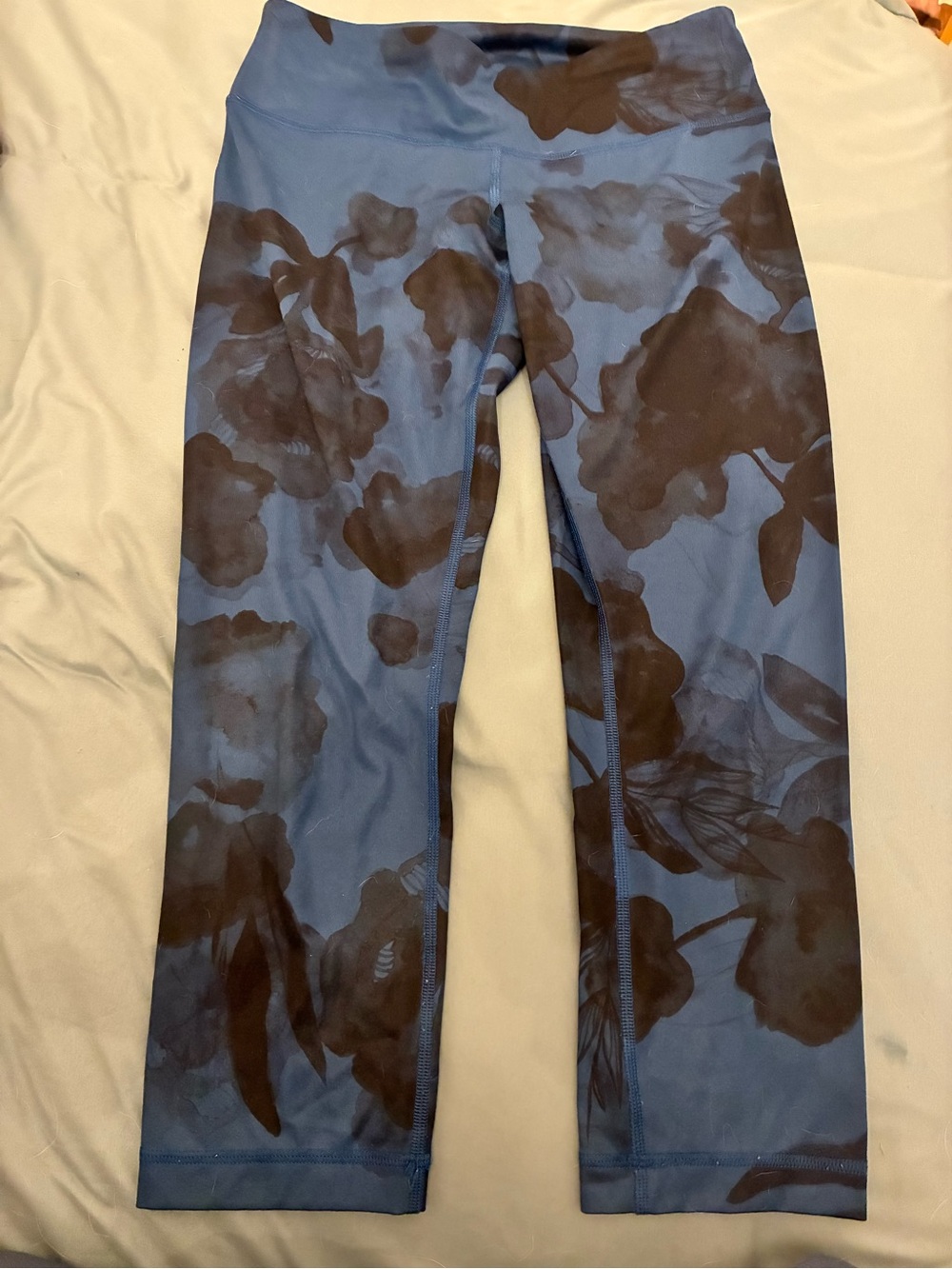 Lululemon Jumbo Inky Floral Black Inkwell Wunder Under Crop (low rise) Sz 6